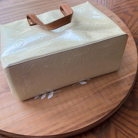 Louis Vuitton Vernis Reade
Mini Tote - Picture 3 of 12